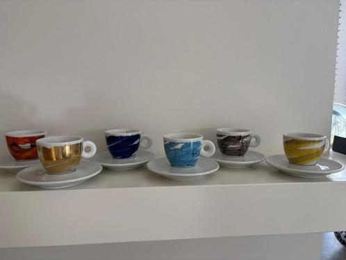 Illy art collection set 1999 Peter Roesch, Verzamelen, Porselein, Kristal en Bestek, Zo goed als nieuw, Kop en/of schotel, Porselein