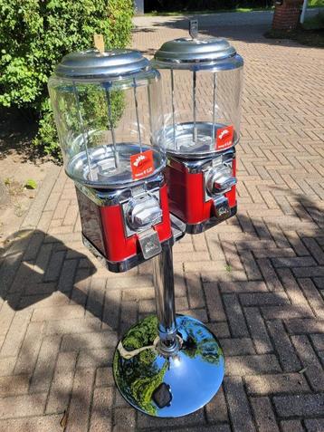 2 BEAVER kauwgomballen pinda automaten poot fifties sixties beschikbaar voor biedingen