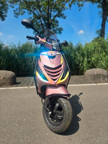 Piaggio zip sp e5 2023 beschikbaar voor biedingen