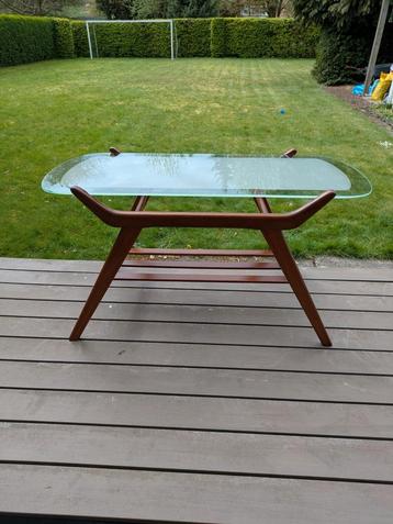 Mid-Century Moderne Glazen Salontafel – Scandinavisch Design beschikbaar voor biedingen