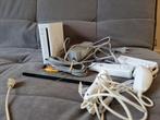 Nintendo Wii met kabels, 2 controllers,2 nunchucks en sensor, Ophalen of Verzenden, Vanaf 3 jaar