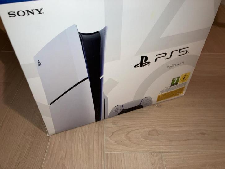 NIEUW & GESEALD- PlayStation 5 Slim Disc 1TB + 1 Controller, Spelcomputers en Games, Games | Sony PlayStation 5, Nieuw, Ophalen of Verzenden