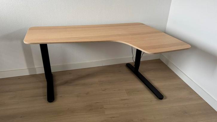 Elektrisch zit/sta hoekbureau (Bekant), Huis en Inrichting, Bureaus, Elektrisch, In hoogte verstelbaar, Ophalen