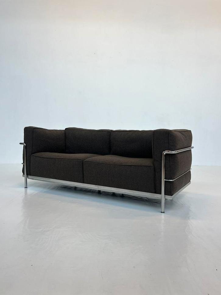 Cassina LC3 sofa, Huis en Inrichting, Banken | Sofa's en Chaises Longues, Zo goed als nieuw, Eenpersoons, Minder dan 150 cm, Stof