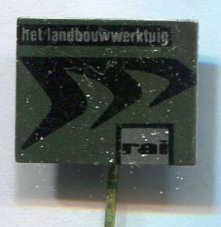 RAI R.A.I. het landbouwwerktuig blik speldje ( D_148 ), Verzamelen, Speldjes, Pins en Buttons, Zo goed als nieuw, Speldje of Pin