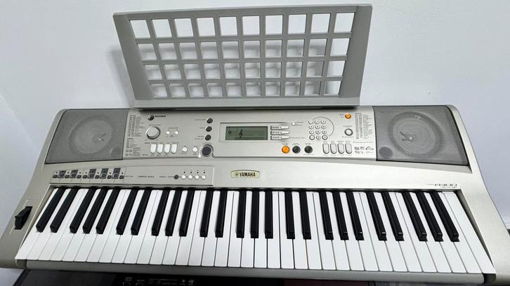 YAMAHA PSR A300 oriëntaal in nieuw staat, Muziek en Instrumenten, Keyboards, Zo goed als nieuw, Overige merken, Ophalen