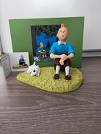 Te koop Kuifje zittend in het gras van moulinsart, Ophalen of Verzenden, Nieuw