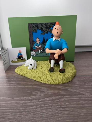 Te koop Kuifje zittend in het gras van moulinsart beschikbaar voor biedingen