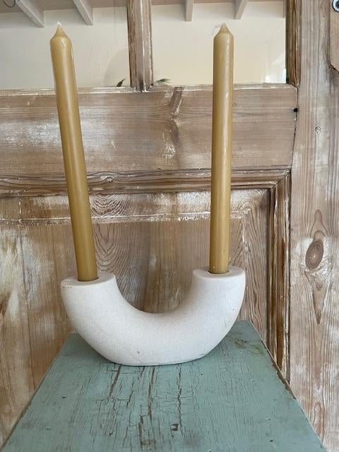 Witte design kandelaar. Twee armig. Ruw wit aardewerk., Huis en Inrichting, Woonaccessoires | Kandelaars en Kaarsen, Ophalen, Overige materialen
