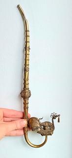 metalen opiumpijp met voorstelling van vogel, Ophalen of Verzenden, Asbak