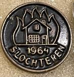 Slouchteren 1964 Speldje, Verzamelen, Speldjes, Pins en Buttons, Ophalen of Verzenden, Gebruikt, Stad of Land, Speldje of Pin