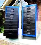 Twee stalen ladenkastjes van Bisley, Ophalen, Minder dan 50 cm, Zakelijk, 5 laden of meer