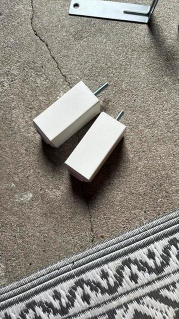 Ikea besta pootjes wit 2 stuks beschikbaar voor biedingen