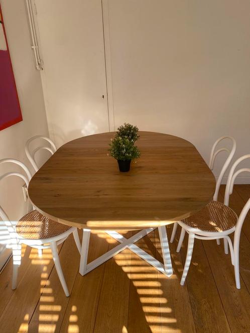 Ronde tafel met uitschuifbaar blad / extendable round table, Huis en Inrichting, Complete eetkamers, Zo goed als nieuw, Ophalen