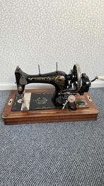 Simplex naaimachine met koffer, Ophalen