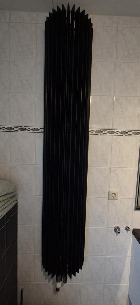 Design radiator onderaansluiting met thermostaat, Huis en Inrichting, Badkamer | Complete badkamers, Gebruikt, Ophalen