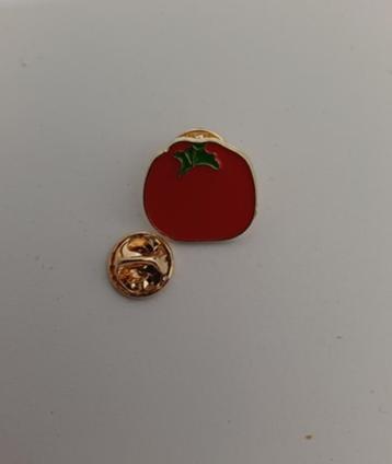 Goudkleurige broche pin tomaat rood beschikbaar voor biedingen