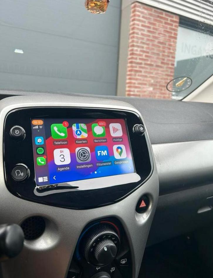 Toyota Aygo | Citroen C1 | Peugeot 108 CARPLAY ORIGINEEL!!, Auto diversen, Autoradio's, Zo goed als nieuw, Ophalen