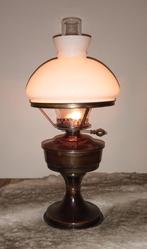 Olielamp met melkglas kap. Licht op lampenolie!, Antiek en Kunst, Antiek | Lampen, Ophalen of Verzenden