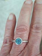 Zilveren ring (925) met blauw steentje, 18 mm, Sieraden, Tassen en Uiterlijk, Ringen, 18 tot 19, Blauw, Met edelsteen, Ophalen of Verzenden
