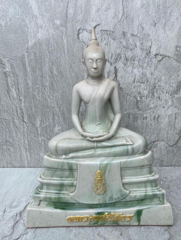 Thaise Boeddha Luang Phor Sothon – marmerlook beeld, Huis en Inrichting, Woonaccessoires | Boeddhabeelden, Zo goed als nieuw, Ophalen of Verzenden