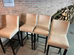 Hoge tafel met 4 hoge barkrukken, Ophalen, Zo goed als nieuw
