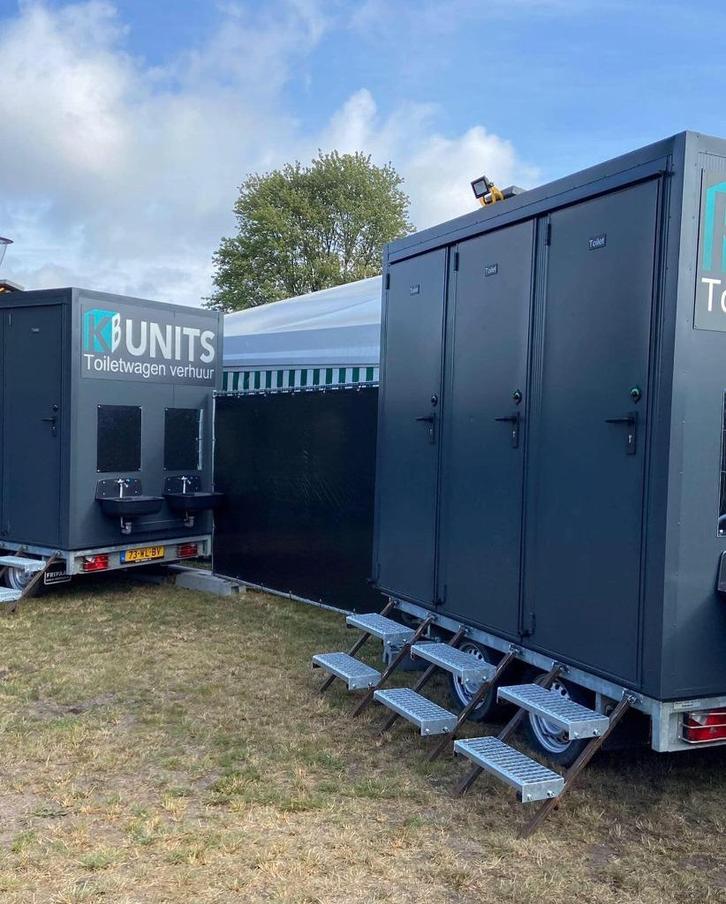 Te huur friesland toiletwagens met 3 toilet en 2 wastafels, Hobby en Vrije tijd, Feestartikelen | Verhuur, Nieuw, Overige, Ophalen