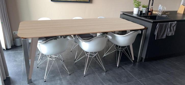 Te koop: nog 2 mooie designstoelen. Eames stijl nieuw, Huis en Inrichting, Tafels | Eettafels, Zo goed als nieuw, 50 tot 100 cm