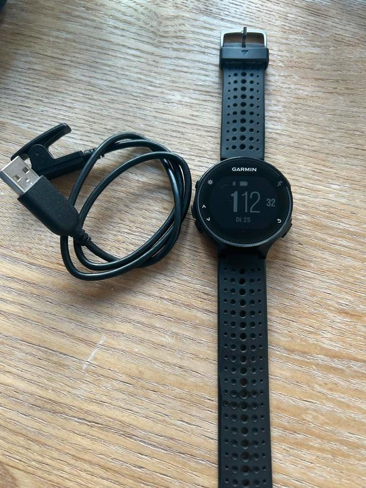 Garmin Forerunner 235 - GPS Hardloophorloge, Sieraden, Tassen en Uiterlijk, Sporthorloges, Gebruikt, Android, Zwart, Afstand, Waterdicht