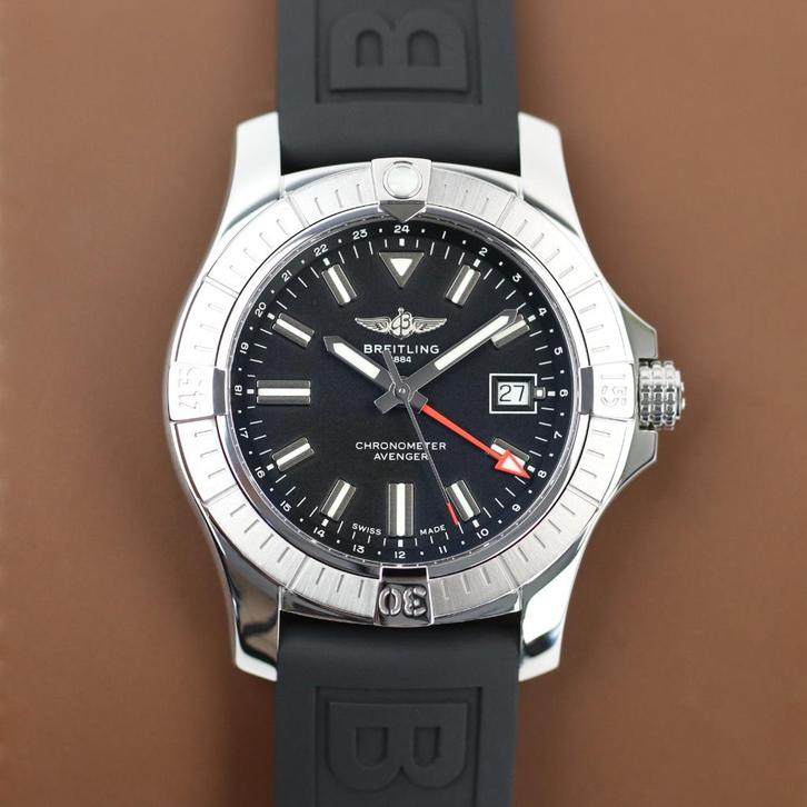 Breitling Avenger GMT 43 (Zeer goed/ 2021), Sieraden, Tassen en Uiterlijk, Horloges | Heren, Zo goed als nieuw, Polshorloge, Breitling