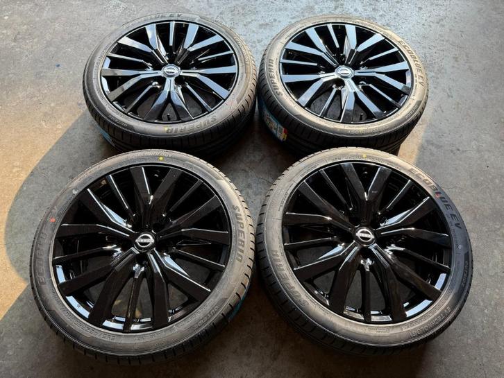 5x114,3 20 inch Nissan Qashqai J12 Velgen + Banden 235/45/20, Auto-onderdelen, Banden en Velgen, Banden en Velgen, Zomerbanden
