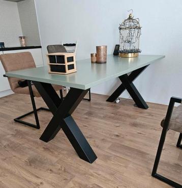 Eetkamer tafel industriël.  beschikbaar voor biedingen