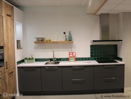 Online Veiling: Handmade + Nobilia Rechte keuken met appa..., Huis en Inrichting, Keuken | Complete keukens