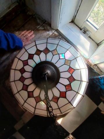 een mooie tiffany plafondlamp  beschikbaar voor biedingen