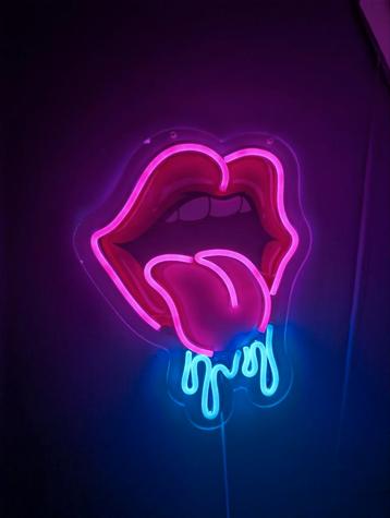 Neon lamp - Sexy mond beschikbaar voor biedingen
