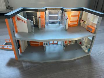 Playmobil City Life Groot ziekenhuis met inrichting - 70190 beschikbaar voor biedingen