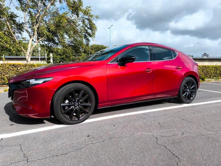 Mazda 3 Homura eSkyactiv  2L 150pk Mild Hybrid 2023 Rood, Auto's, Mazda, Particulier, 360° camera, ABS, Achteruitrijcamera, Adaptive Cruise Control
