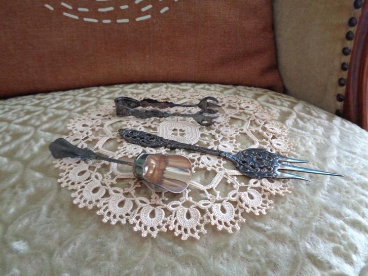Brocante Verzilverde Tang, Vork & Suikerlepel ** Mimosa **, Antiek en Kunst, Antiek | Bestek, Ophalen of Verzenden