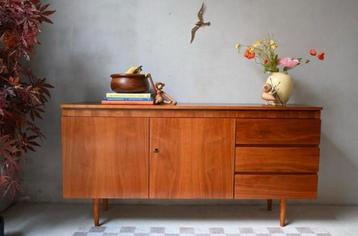 Teak fineer vintage sideboard jaren 60/70 beschikbaar voor biedingen