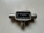 Antenne Adapter Coax Splitter 1x Male - 2x Female 5-900 MHz, Ophalen, Zo goed als nieuw, Coaxiale kabel