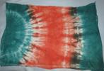 Vintage lap handgeverfde stof groen-oranje-wit tie and dye, Hobby en Vrije tijd, Stoffen en Lappen, Nieuw, Ophalen of Verzenden