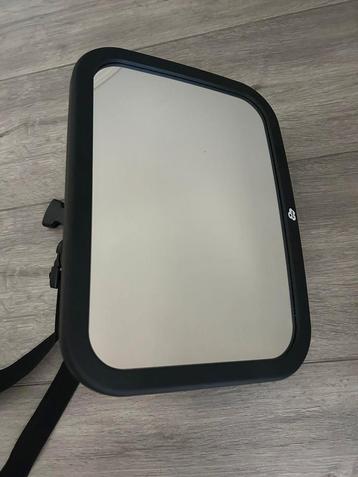 Kinder autospiegel beschikbaar voor biedingen