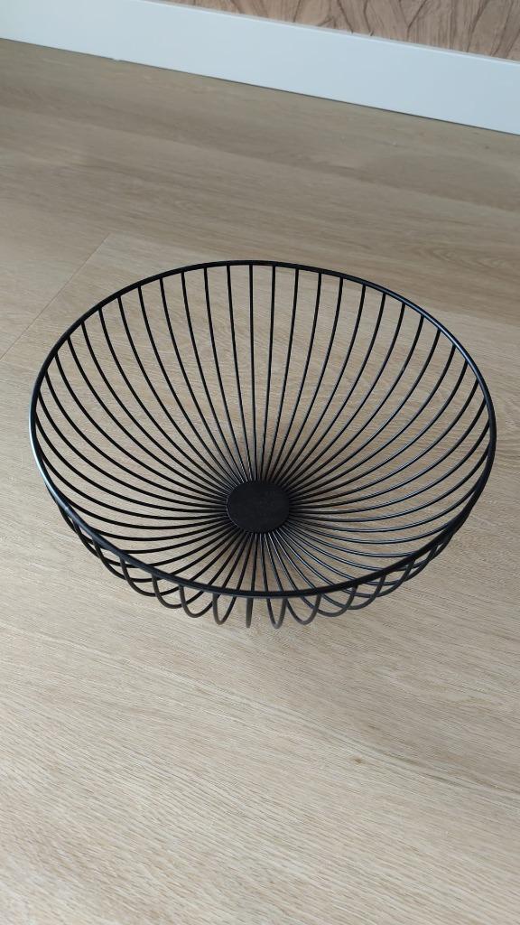 Zwarte metalen fruitschaal – modern design, Huis en Inrichting, Woonaccessoires | Schalen en Manden, Zo goed als nieuw, Rond, Overige materialen