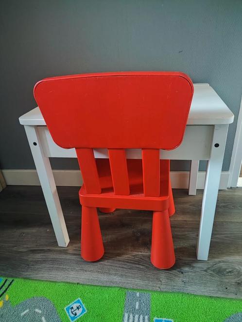 Ikea tafeltje met opbergruimte en stoeltje, Kinderen en Baby's, Kinderkamer | Tafels en Stoelen, Zo goed als nieuw, Tafel(s) en Stoel(en)