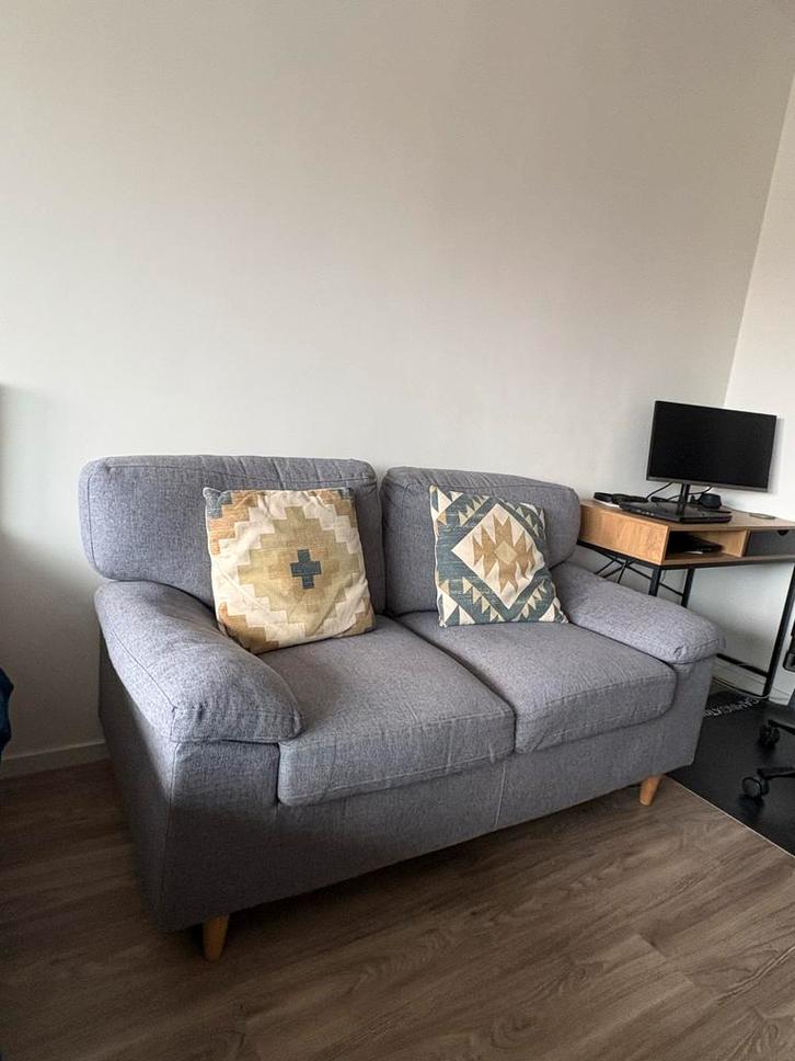 JYSK Sofa met Kussens - Comfortabel en Stijlvol, Huis en Inrichting, Banken | Sofa's en Chaises Longues, Zo goed als nieuw, Tweepersoons