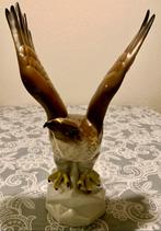 Antiek Porselijnen Beeld van een Roofvogel, Arend,Adelaar, Antiek en Kunst, Ophalen of Verzenden