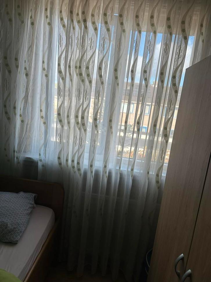 Mooie witte gordijnen met patroon 2 stuks, Huis en Inrichting, Stoffering | Gordijnen en Lamellen, Zo goed als nieuw, 200 cm of meer