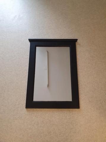 Zwarte Rechthoekige Spiegel beschikbaar voor biedingen