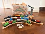 Houten treinbaan grote bak Brio / Thomas, Kinderen en Baby's, Speelgoed | Houten speelgoed, Ophalen, Gebruikt