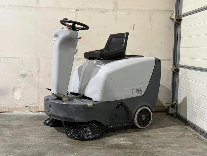 Nilfisk SR1000S nieuwe accu’s en borstels HL1040, Zakelijke goederen, Machines en Bouw | Onderhoud en Reiniging